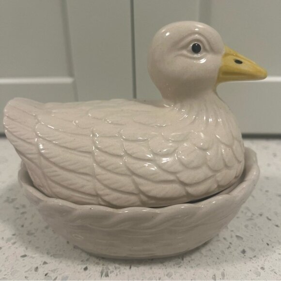 VINTAGE Ceramic Cream Duck on Nest White Woven Basket Japan Country Farm - Picture 12 of 15